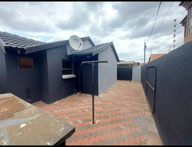 3 BEDROOM HOUSE FOR SALE IN PROTEA GARDEN